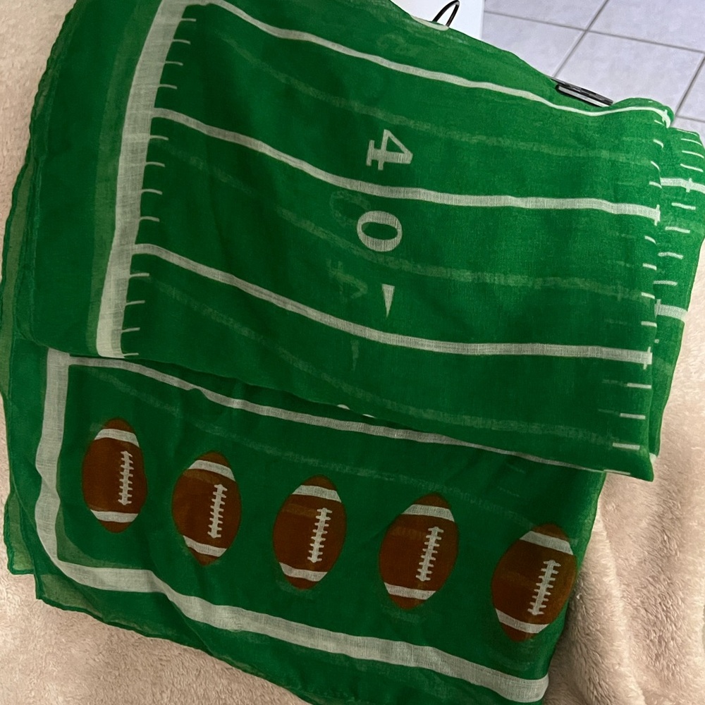 Game Day Green Football Field Scarf 30" x 74" Excellent Condition lightweight